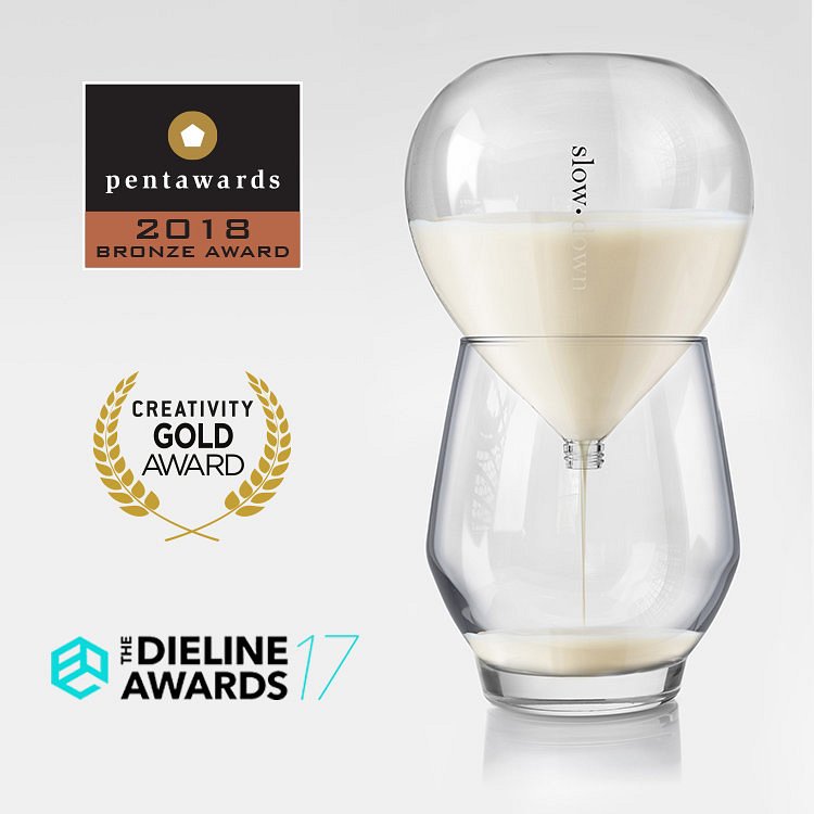 Koncept antyenergetyka Slow już wcześniej był nagradzany w branżowych konkursach, w ubiegłym roku zdobył statuetki The Dieline i Creativity International Awards.